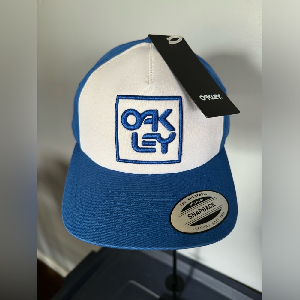 Oakley Snapback Logo Baseball Cap NWT